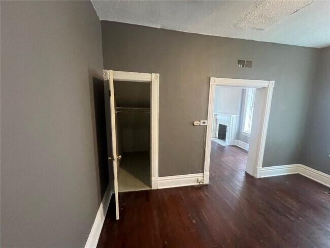 Building Photo - 3137 Chippewa St