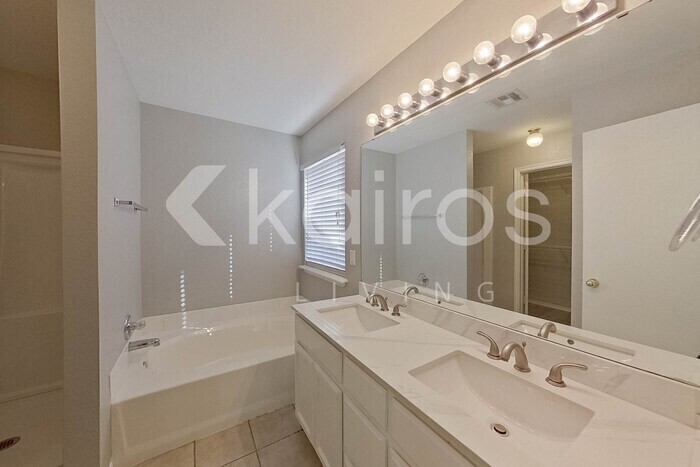 Building Photo - 2720 Edgemere Dr