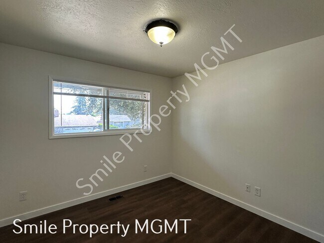 Building Photo - 1003 NE 175th Ave