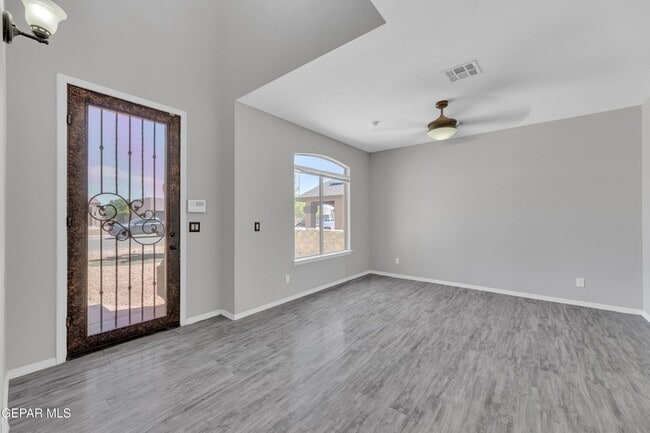Building Photo - 14378 N Cave Dr
