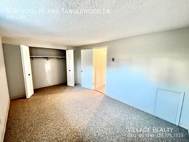 Building Photo - Few steps! Available NOW! Roomy 1-Bed with...