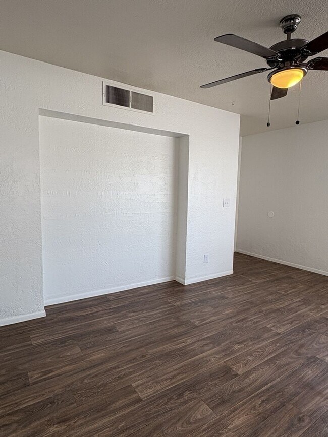 Building Photo - 449 N Drew St E