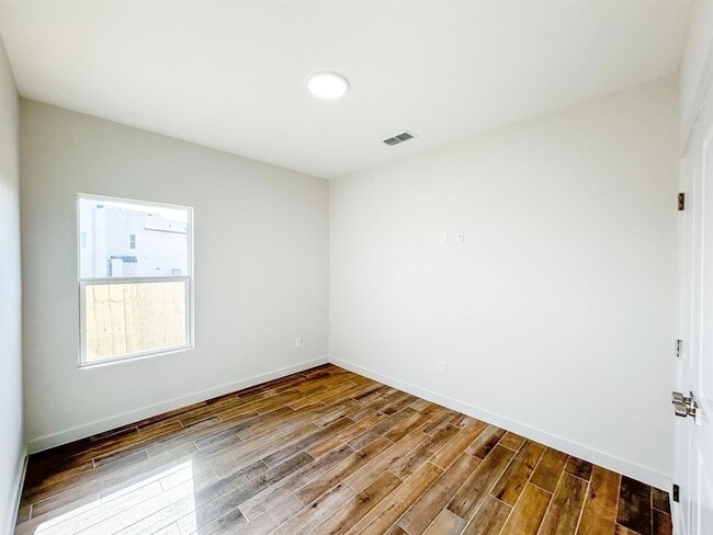 Building Photo - 5008 Rotonda Ln