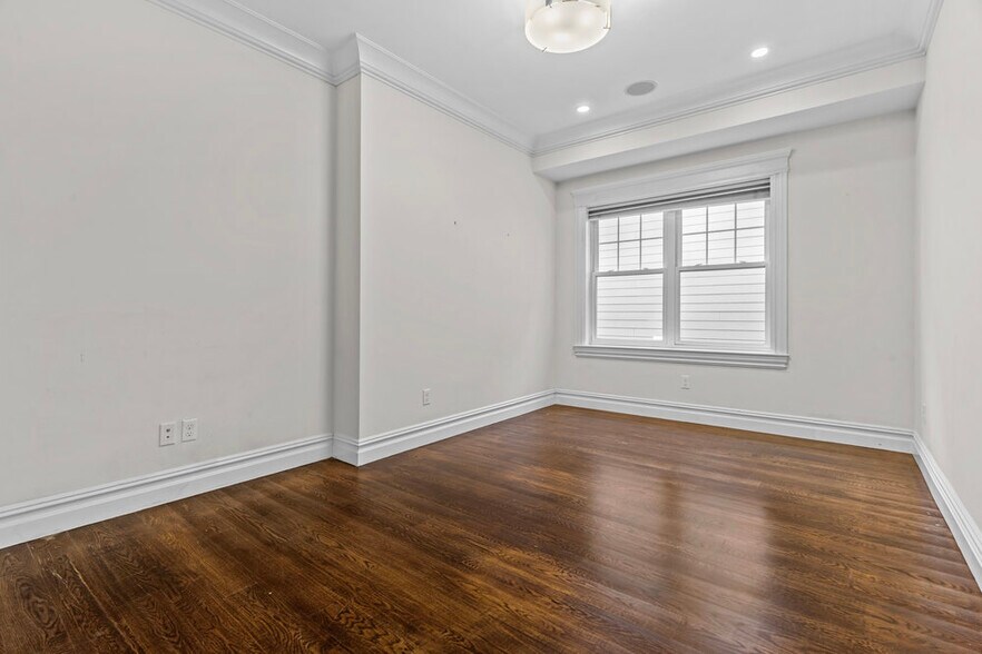 Building Photo - 161 Tudor St