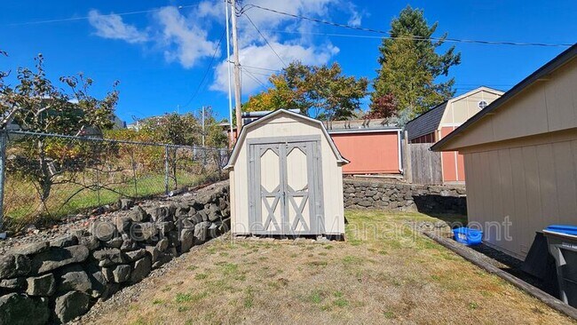 Building Photo - 1621 Trenton Ave