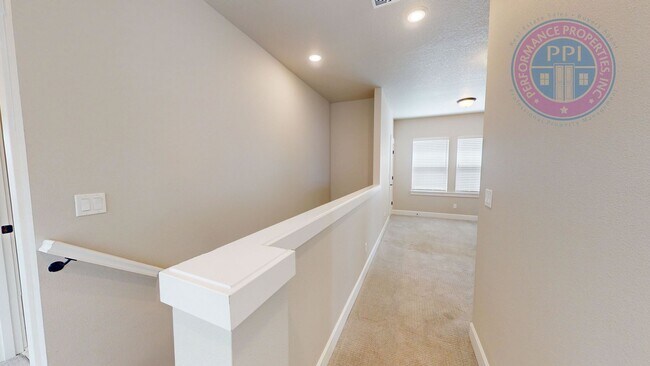 Building Photo - REED'S CROSSING!  Luxury Home, Stylish Amenities, Central Air-Conditioning, Close To Nike & Intel