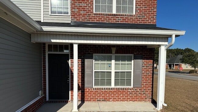 Building Photo - 10 Evergreen Oak Dr