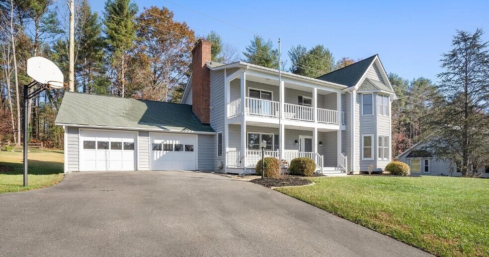 Primary Photo - 16 Meadows Cir