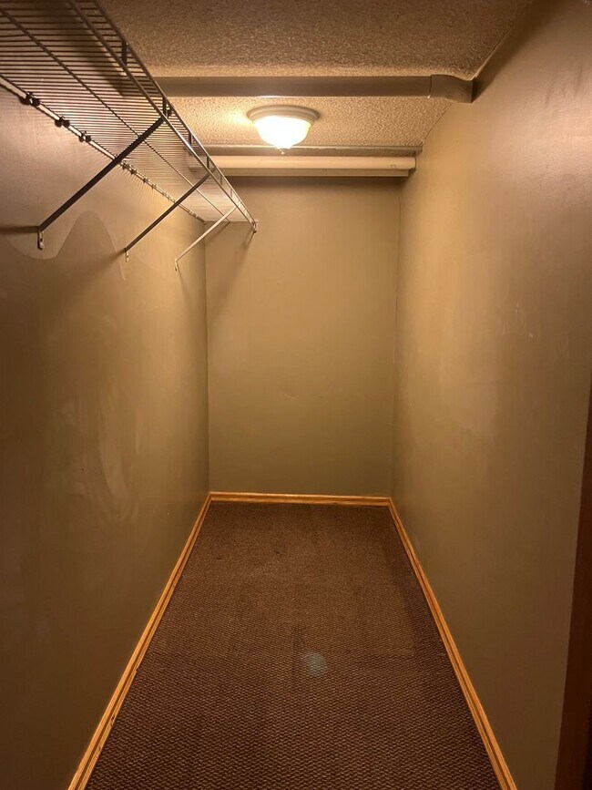 Building Photo - 868 20th Ave SE