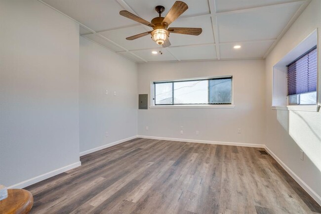 Building Photo - 11471 Airway Blvd