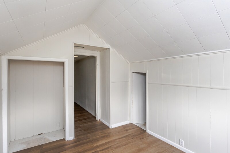 Building Photo - 4440 Fairview Dr