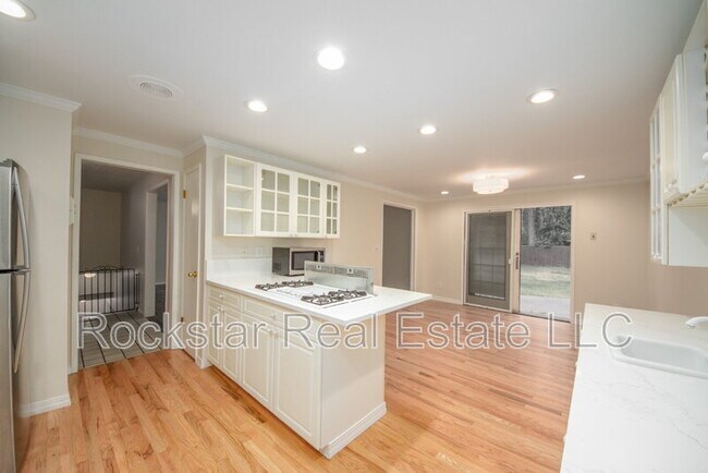 Building Photo - 12125 N Normandie St
