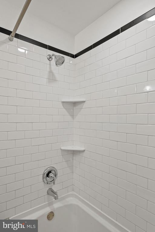 Building Photo - 1621 Thetford Rd