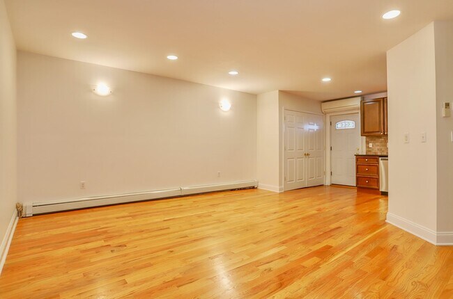 Building Photo - 136 Essex St