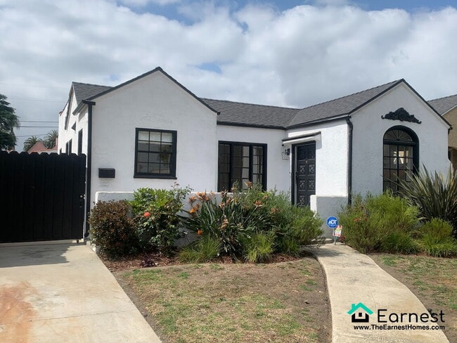 Building Photo - Charming 3BR/2BA Home in Prime Los Angeles...