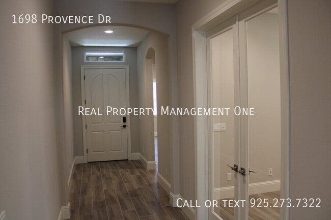 Building Photo - 1698 Provence Ln
