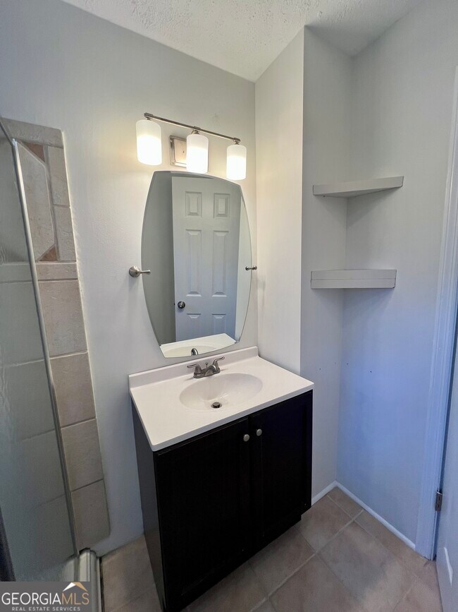 Building Photo - 6695 Courtney Dr