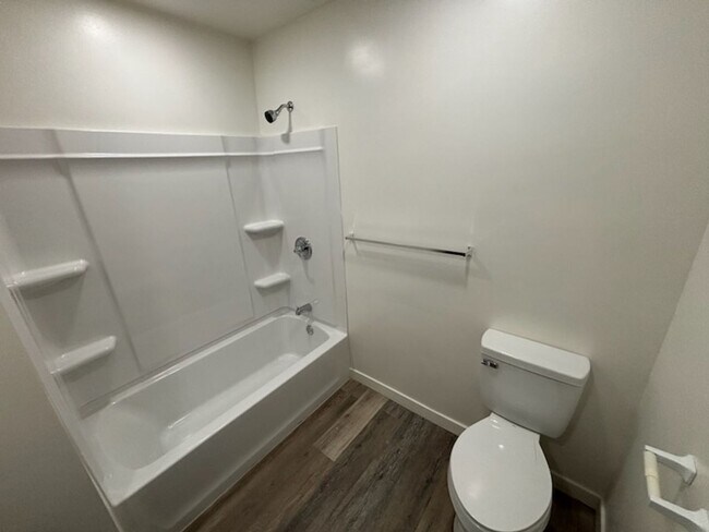 Building Photo - 5704 Wisteria Dr