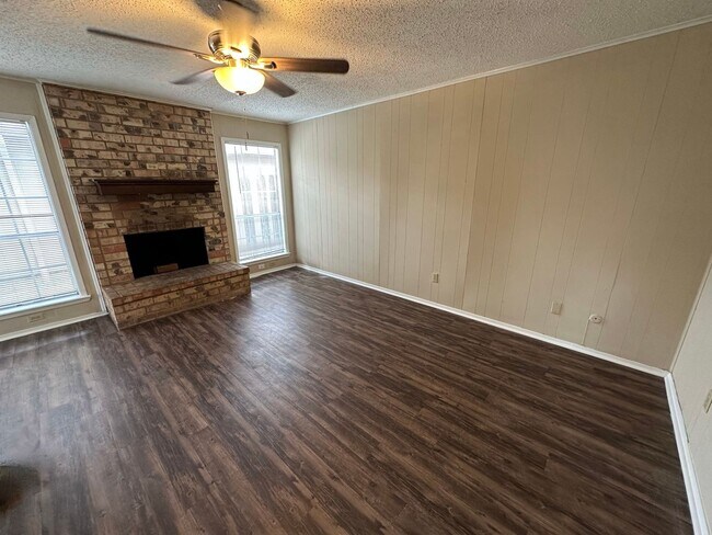 Building Photo - 201-203 Gruver Circle