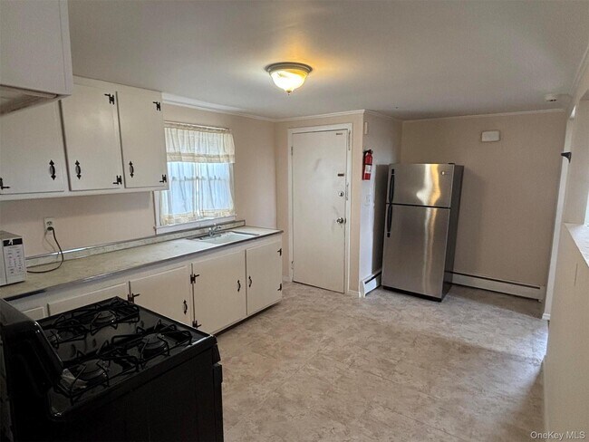 Building Photo - 308 Lucille Ave