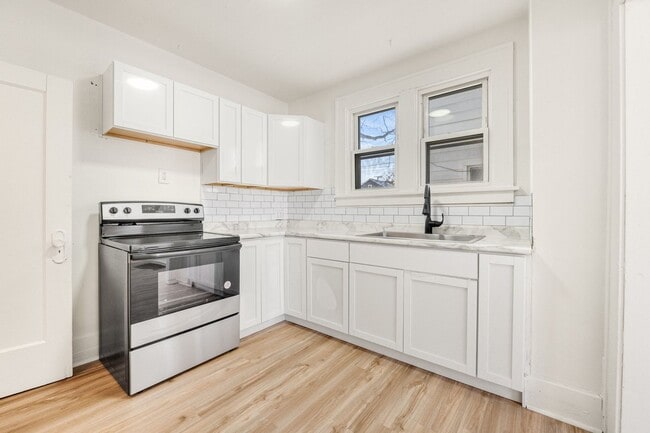 Building Photo - New 3 bedroom listing! RENT SPECIAL HALF OFF FIRST MONTH!