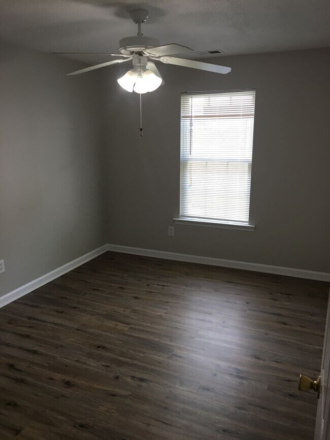 Building Photo - 3/2 Apartment in West Rome $1,195