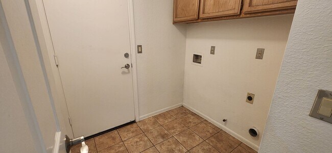 Building Photo - 6415 Canyon Creek Way