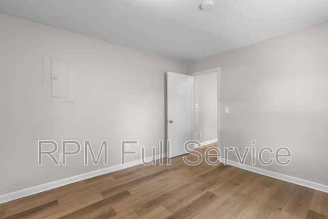 Building Photo - 325 54th Ave N
