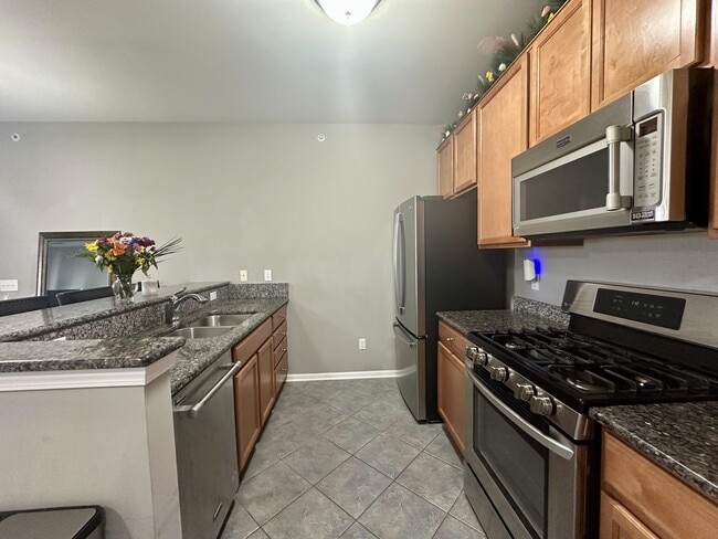Building Photo - 1078 W Summerfield Gln Cir