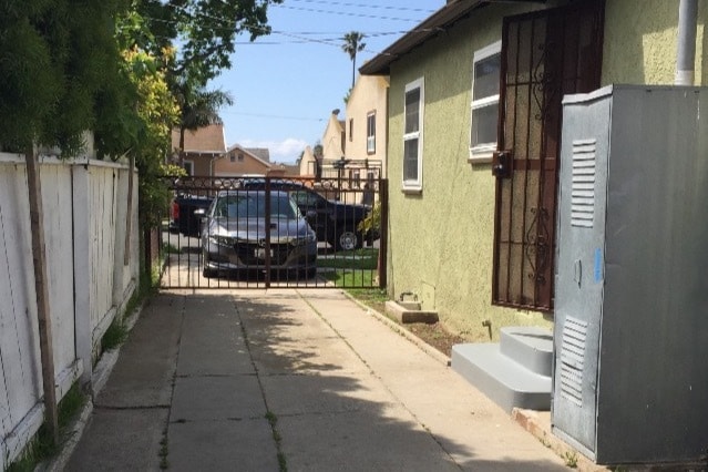 long driveway facing street - 505 Lime St