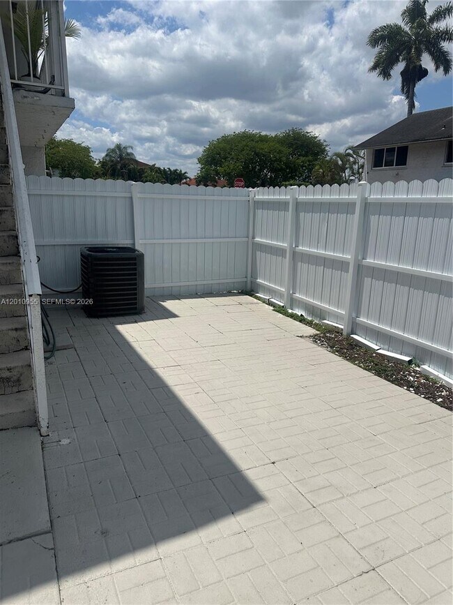 Building Photo - 8460 SW 156th Pl