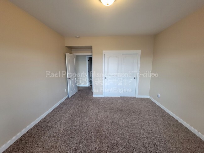 Building Photo - 2348 W 49th Ave