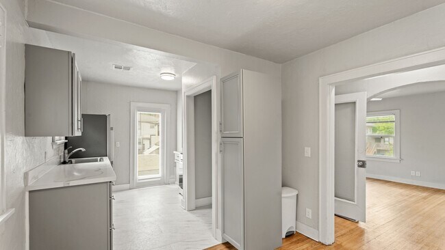 Building Photo - 318 NW 27th St