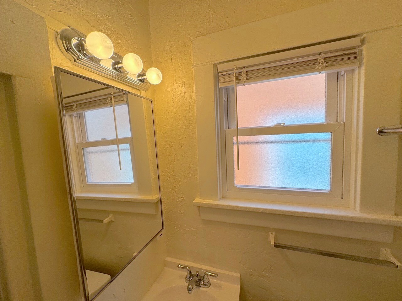 Building Photo - 40 Brooks Ave