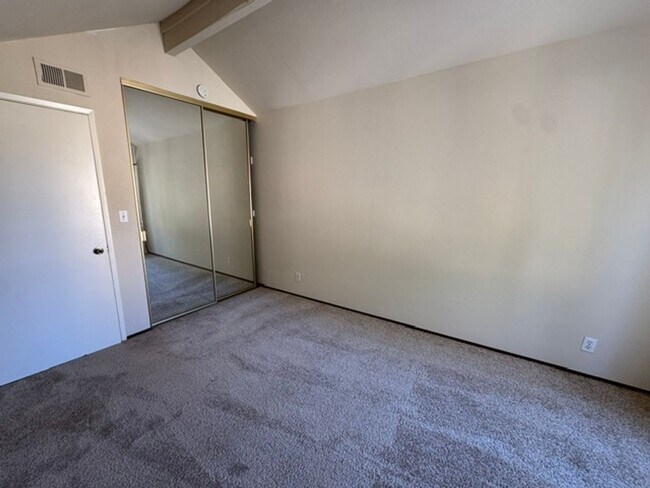 Building Photo - 2 story townhome with attached garage & no shared walls! Move in ready!
