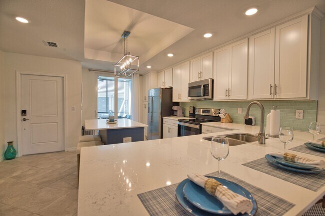 Building Photo - Golf Transfer 2-Bedroom 2-Bathroom First Floor Condo in the desirable Wellen Golf and Country Clu...