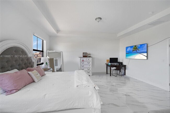 Building Photo - 2165 SW 145th Ave