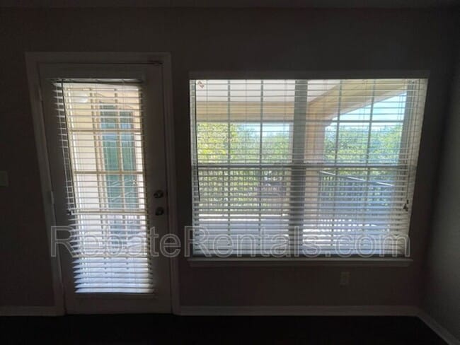Building Photo - 7800 Point Meadows Dr