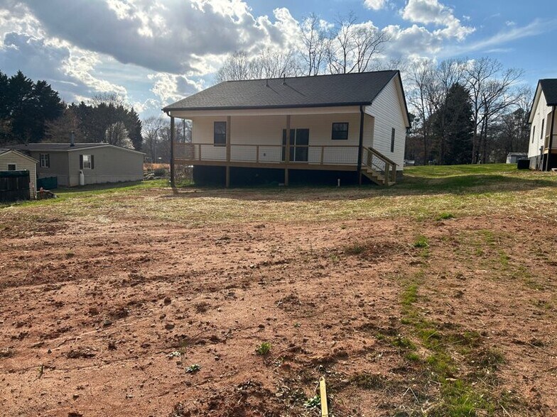 Building Photo - 147 Highland Hills Dr
