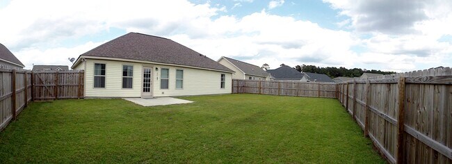 Building Photo - Close to Everything!