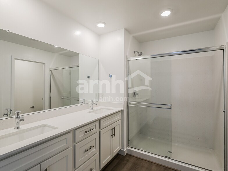 Building Photo - 6468 E Paseo Baranda