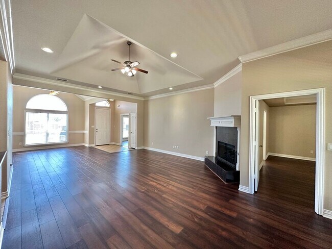 Building Photo - 2040 Yasmeen Cir