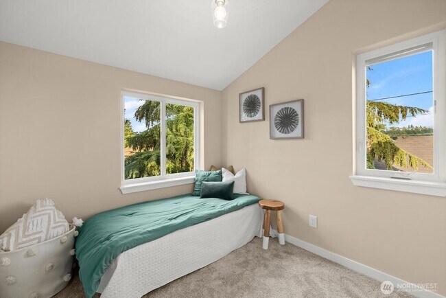 Building Photo - 6417 Ellis Ave S