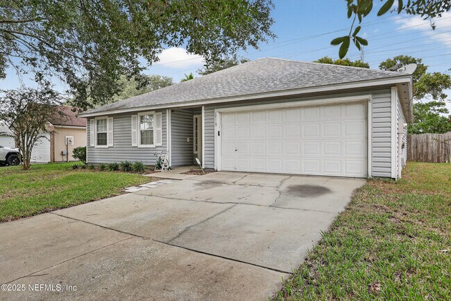 Building Photo - 12119 Cancun Dr