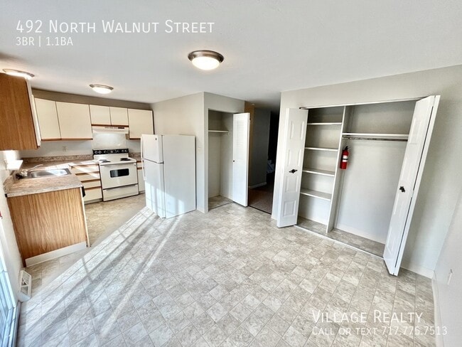 Building Photo - 492 N Walnut St