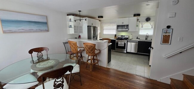 Building Photo - 512 N Somerset Ave