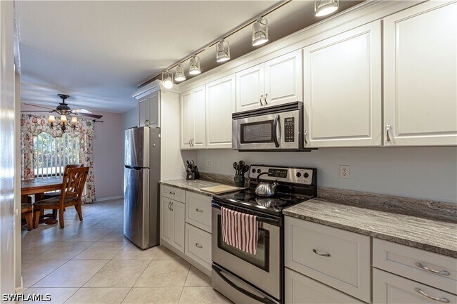 Building Photo - 4410 Chantelle Dr