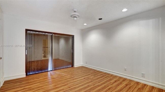 Building Photo - 205 Dunwoody Ln