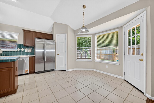 Building Photo - 815 Fairpark Ln