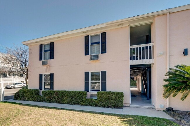 Building Photo - 2057 Middle St